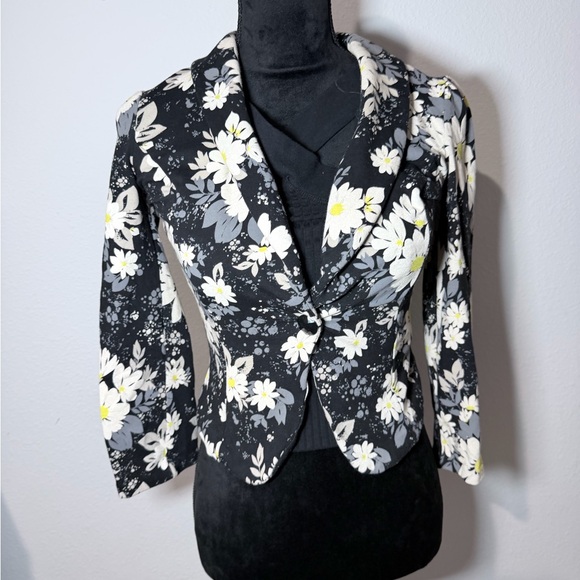 Candie's Jackets & Blazers - Y2K Candie’s Daisy Print Cropped Blazer XS Black Floral Jacket